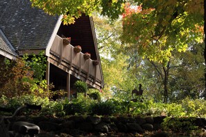 Exterior detail - Runaway Rooster B&B - The Coop (Prince Edward)