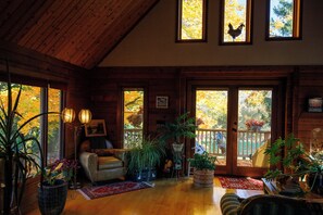 Interior - Runaway Rooster B&B - The Coop (Prince Edward)