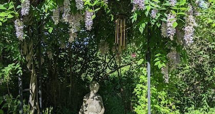 Apt. retreat near lake and 215' waterfall, peaceful, lovely gardens.