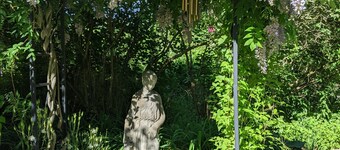 Apt. retreat near lake and 215' waterfall, peaceful, lovely gardens.