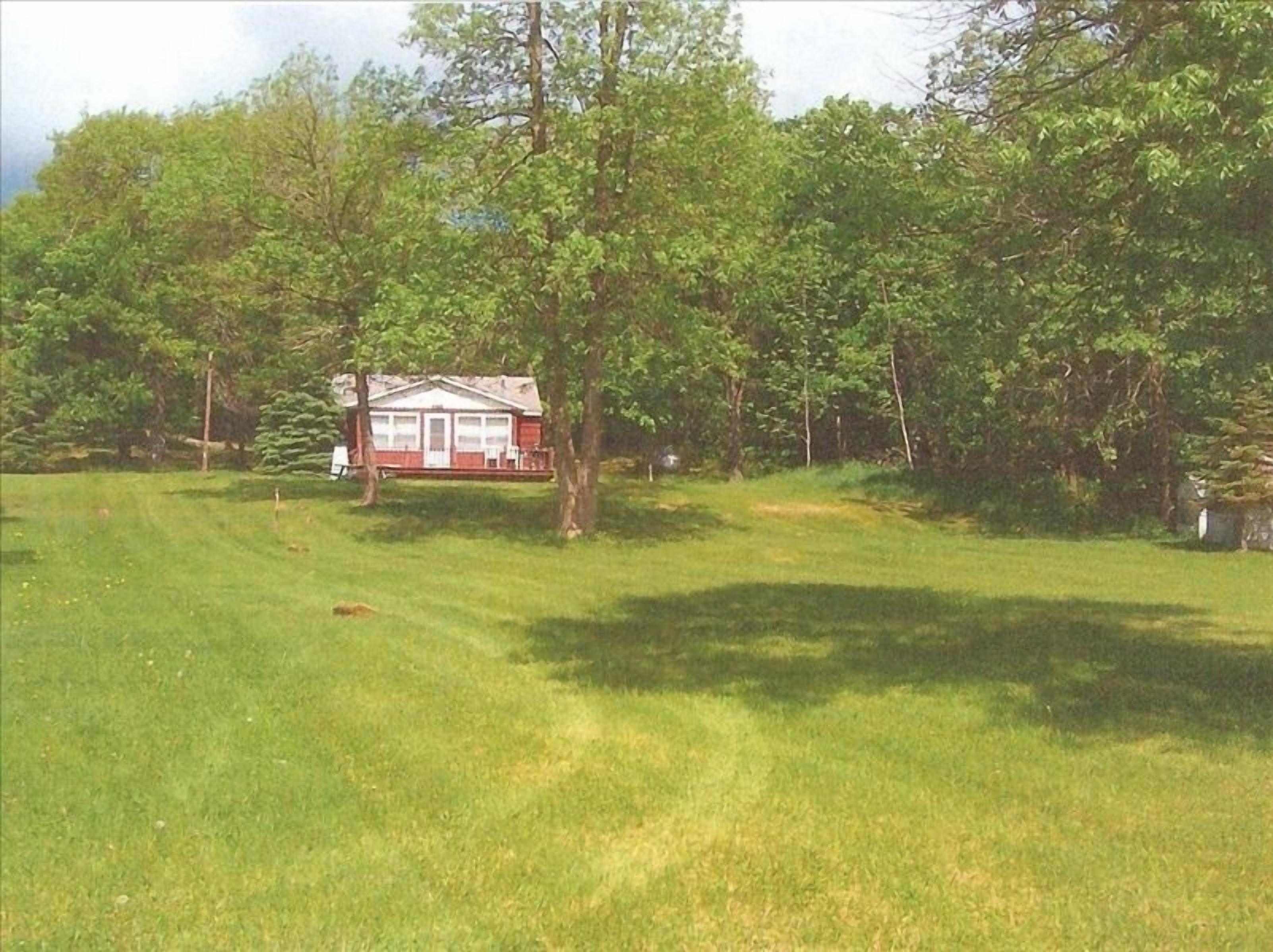 Quiet, Cozy Cabin on 400 feet of Beautiful Thunder Lake
