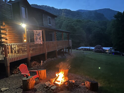 Hirsimökki Lomavuokraus Sijaitsee Waynesville, NC