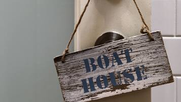 1 bedroom, Egyptian cotton sheets, desk, iron/ironing board