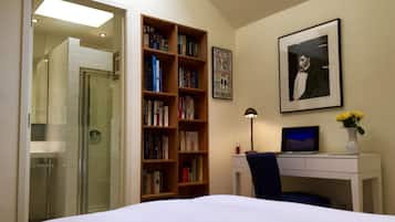 1 bedroom, Egyptian cotton sheets, desk, iron/ironing board