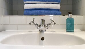 Shower, hair dryer, towels, soap - Brighton Oasis of Calm seconds from the seafront and beach with an EnSuite Room (Hove, Brighton)