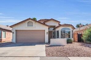 Exterior - Old Town Scottsdale oasis with resort style back yard!!! (Scottsdale)