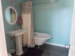 Combined shower/tub, towels, soap, toilet paper