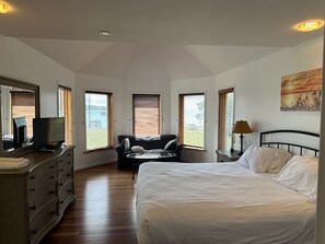 7 bedrooms, desk, iron/ironing board, travel crib