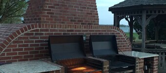 Year Round Waterfront Estate / Family Reunions / Retreats - Sleeps 28