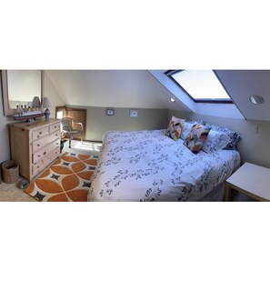 3 bedrooms, travel cot, free WiFi, bed sheets - Private beach-Walk from Delightful Summer Cottage (Montauk)