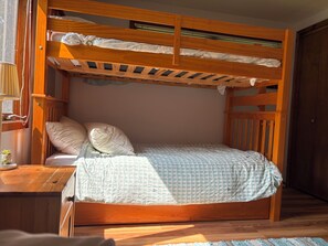 3 Schlafzimmer, Reisekinderbett, kostenloses WLAN, Bettwäsche