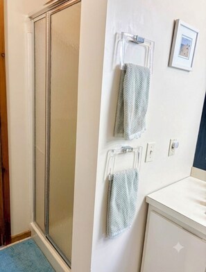 Interior - Private beach-Walk from Delightful Summer Cottage (Montauk)