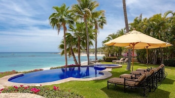 Villa Pacifica - Stunning ocean view from pool and patio