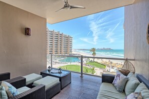 Terrace/patio - Fresh Remodel - 1BR 1BA Gorgeous Ocean Front Condo at Las Palomas - Cristal 306 (Puerto Peñasco)