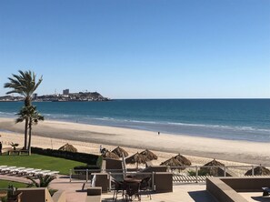 Property grounds - Fresh Remodel - 1BR 1BA Gorgeous Ocean Front Condo at Las Palomas - Cristal 306 (Puerto Peñasco)