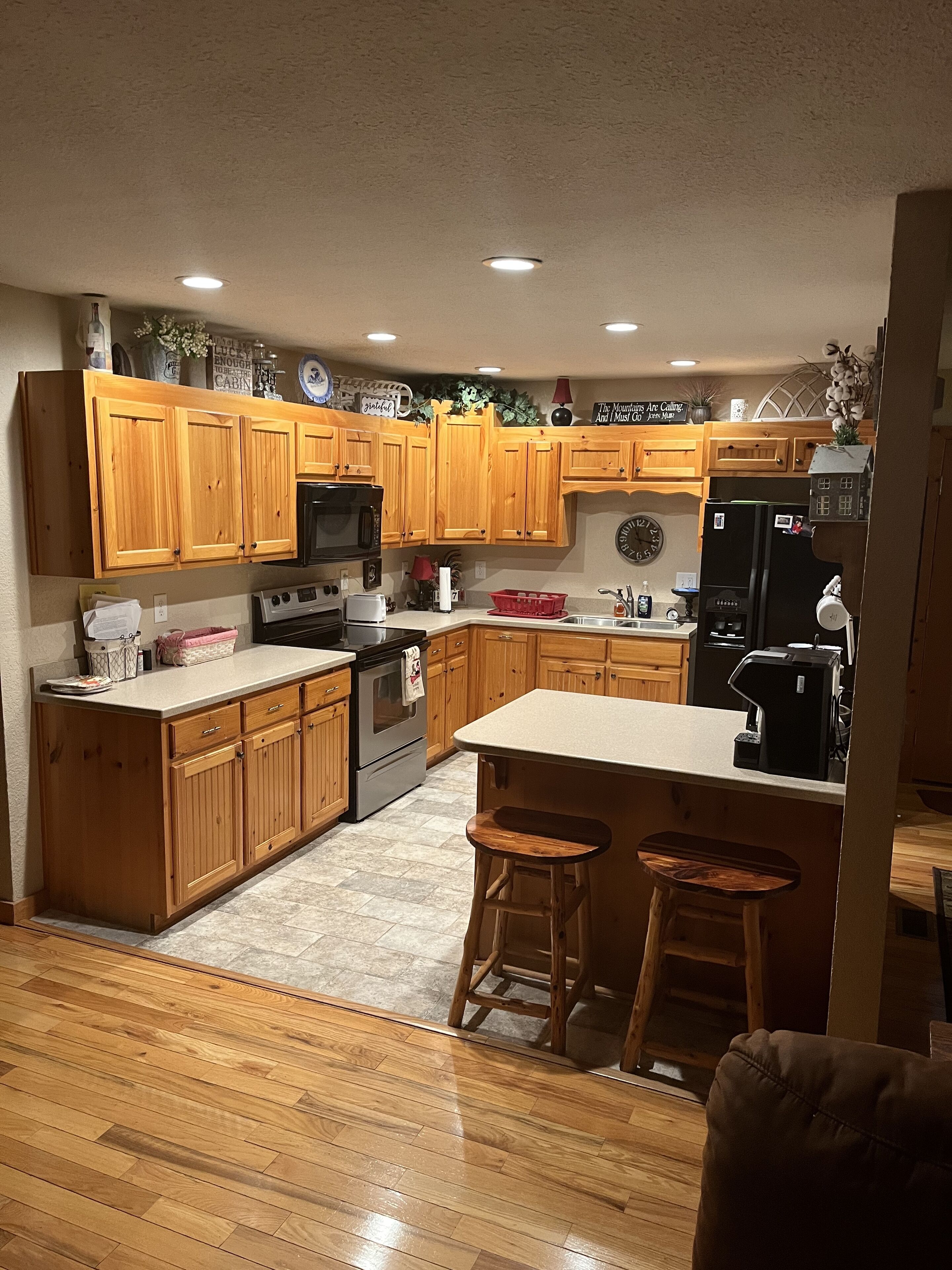 River Cabin,Lrg Hot Tub,Inner Tubing,Pool,Trout Fishin,20 Min to Helen