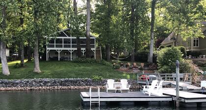 Charming Lake Norman Home- Beautiful Quiet Cove "Great for Family's."