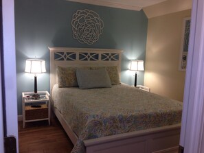 2 عدّة غرف نوم ومكواة/لوح كي وواي فاي وملاءات أسرّة