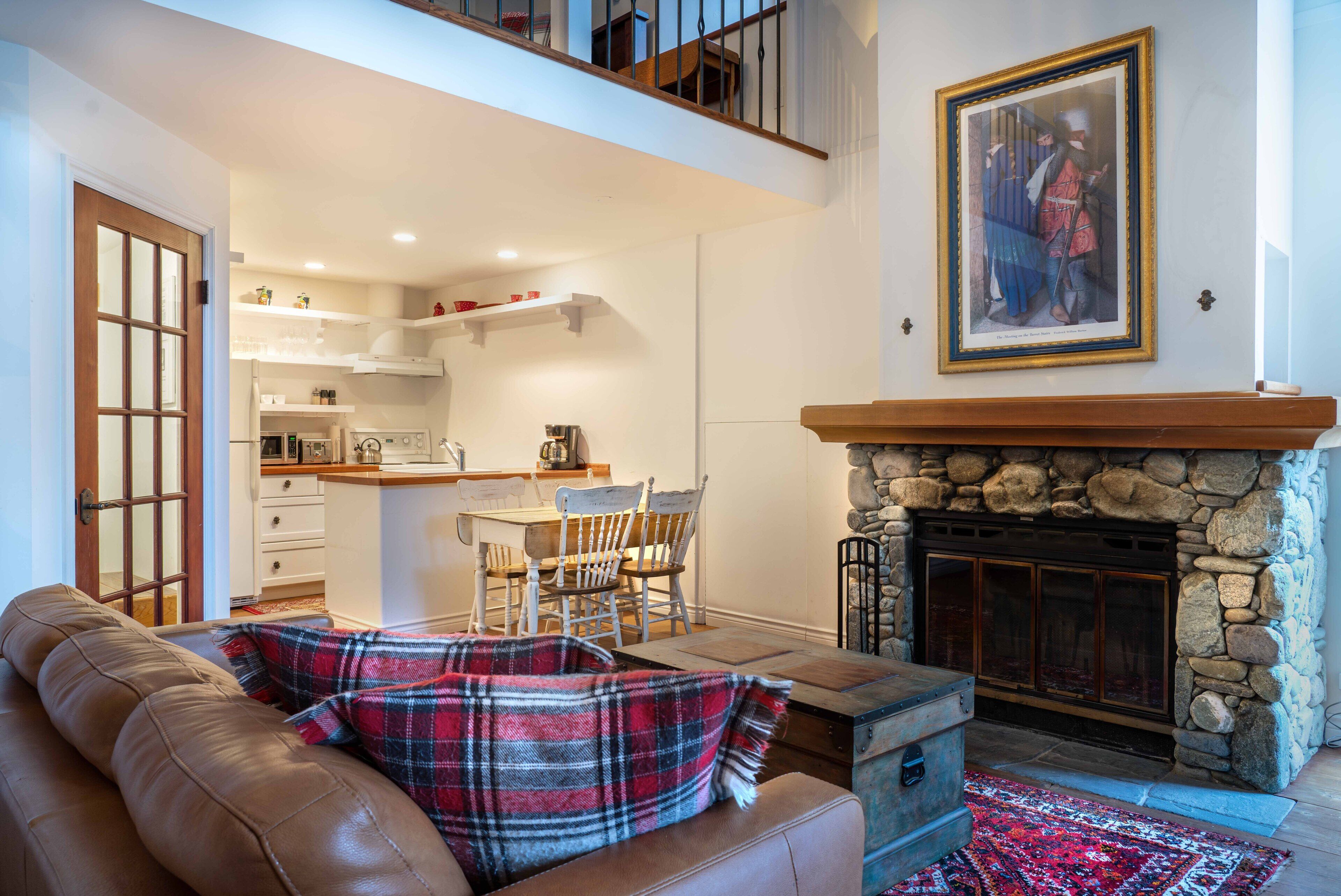 TV, fireplace