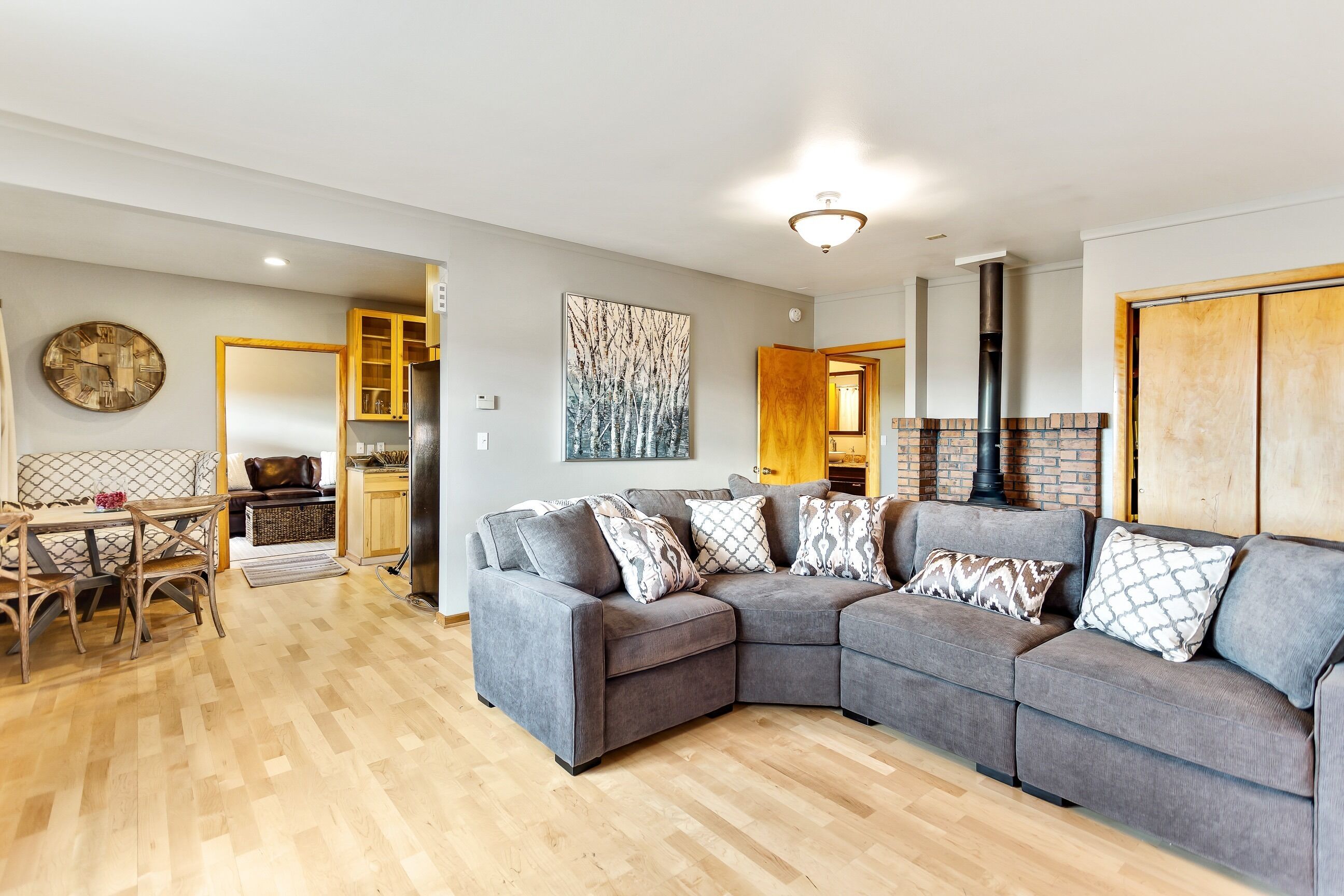 BEAUTIFUL CASTLE ROCK HOME WITH BREATHTAKING MOUNTAIN VIEWS !