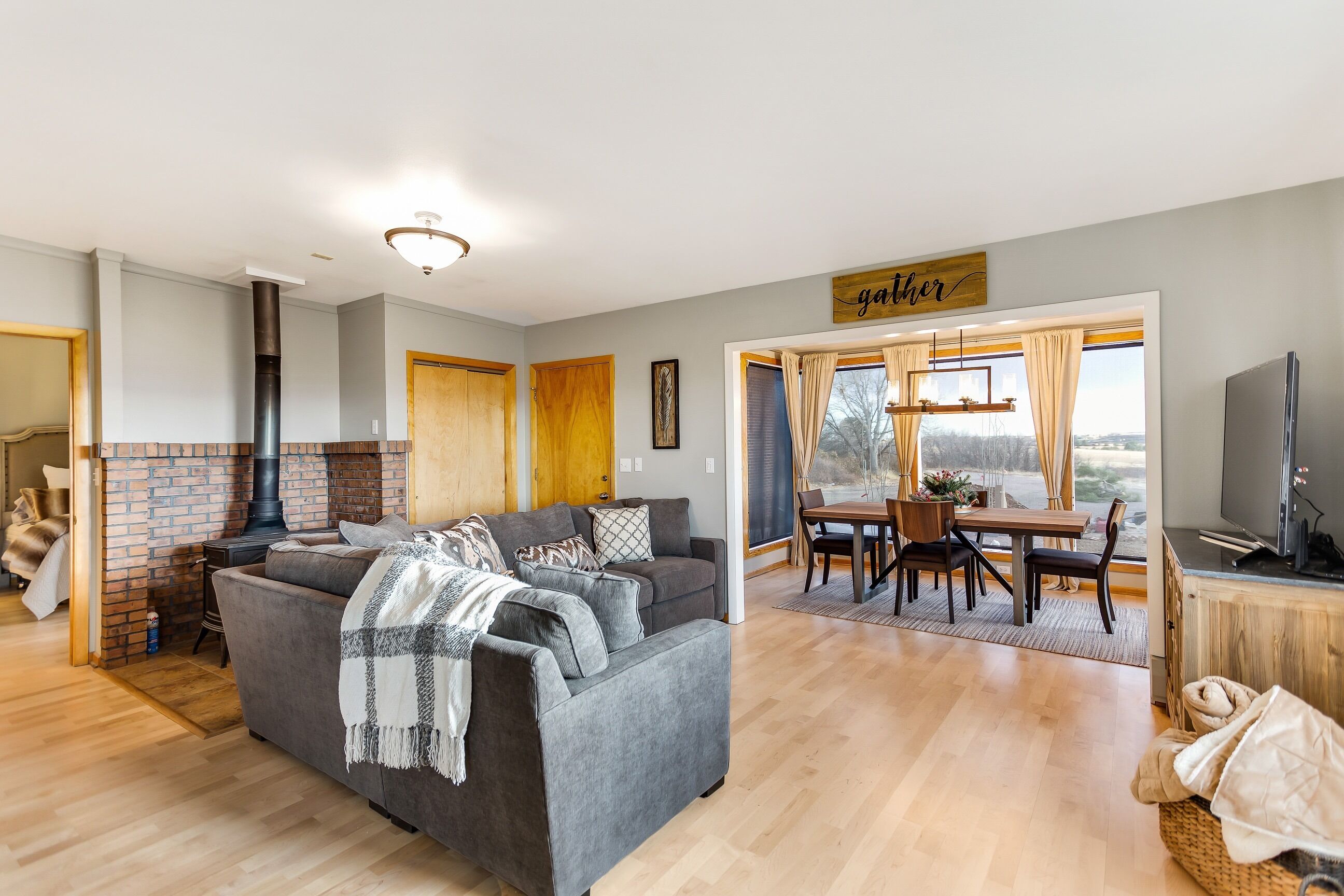 BEAUTIFUL CASTLE ROCK HOME WITH BREATHTAKING MOUNTAIN VIEWS !