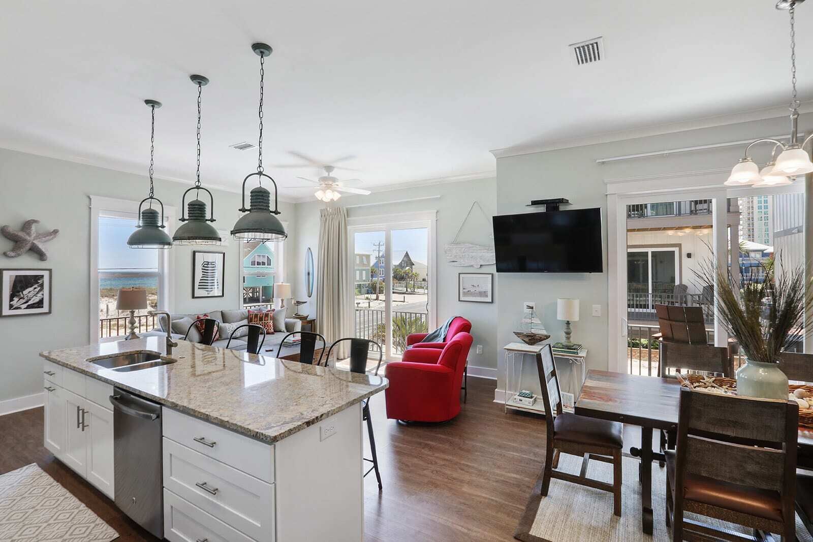 Sweet Caroline's: 2 BR/ 3 BA Coastal Cottage!