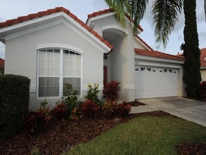 House | Exterior - Solana 1316 (Davenport)