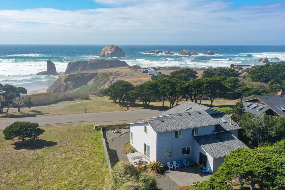 Great Unobstructed View of the Ocean