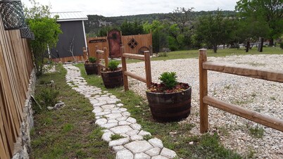 1-bedroom cottage just 7 minutes to Guadalupe River