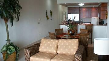 Televisie, een dvd-speler, een filmbibliotheek en een stereo