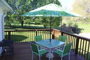 Outdoor dining - Charming vacation home for boaters, fishermen, and hunters.  (Grand Rivers)