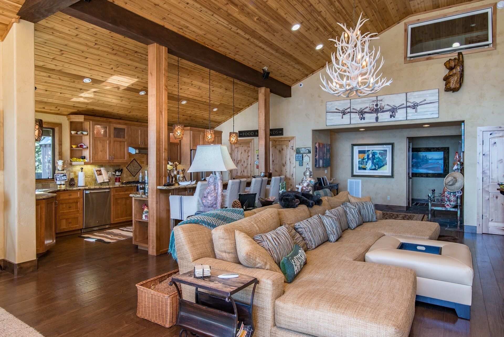 Fabulous Lakefront Home  with Pier,  Buoy & Hot Tub