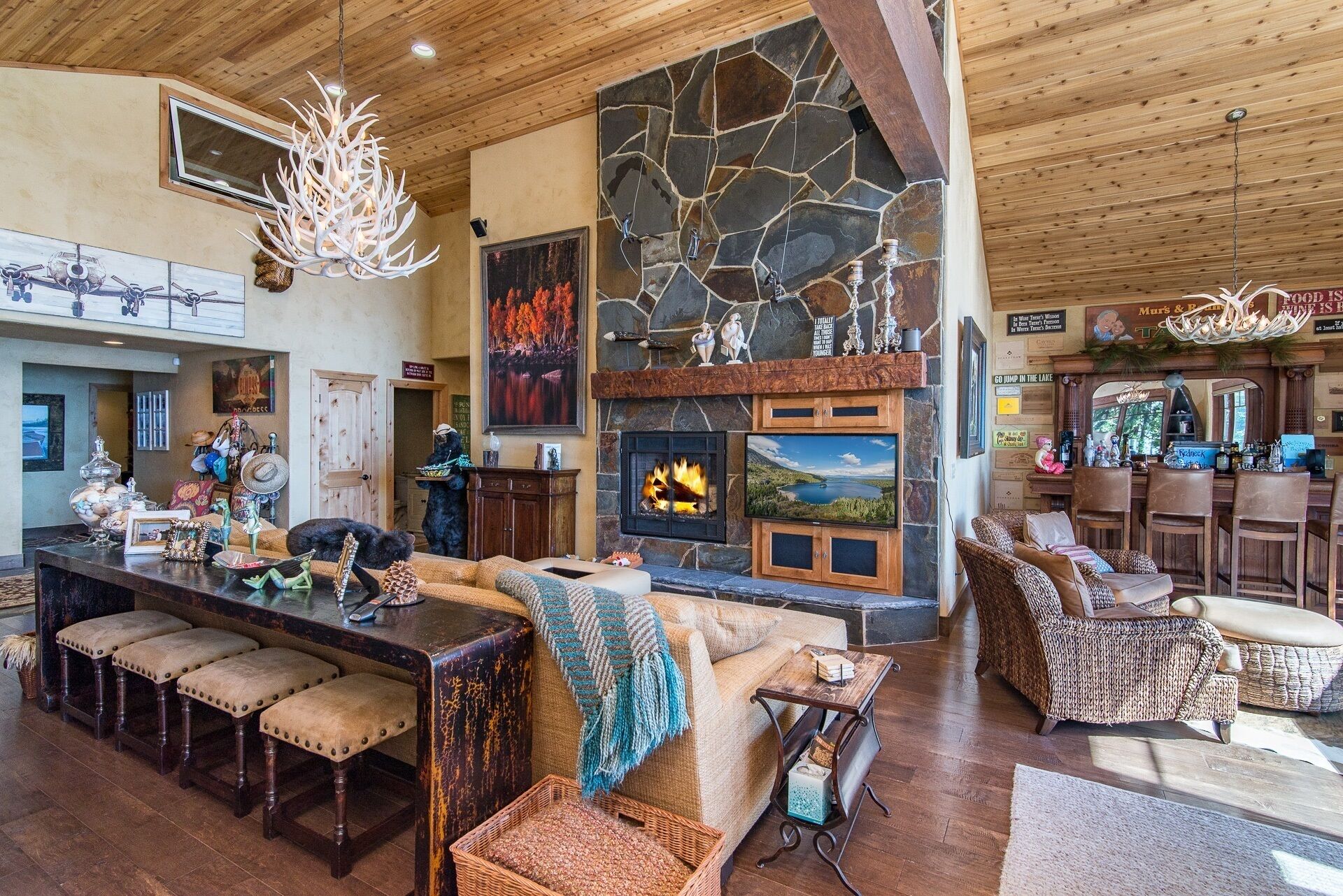 Fabulous Lakefront Home  with Pier,  Buoy & Hot Tub