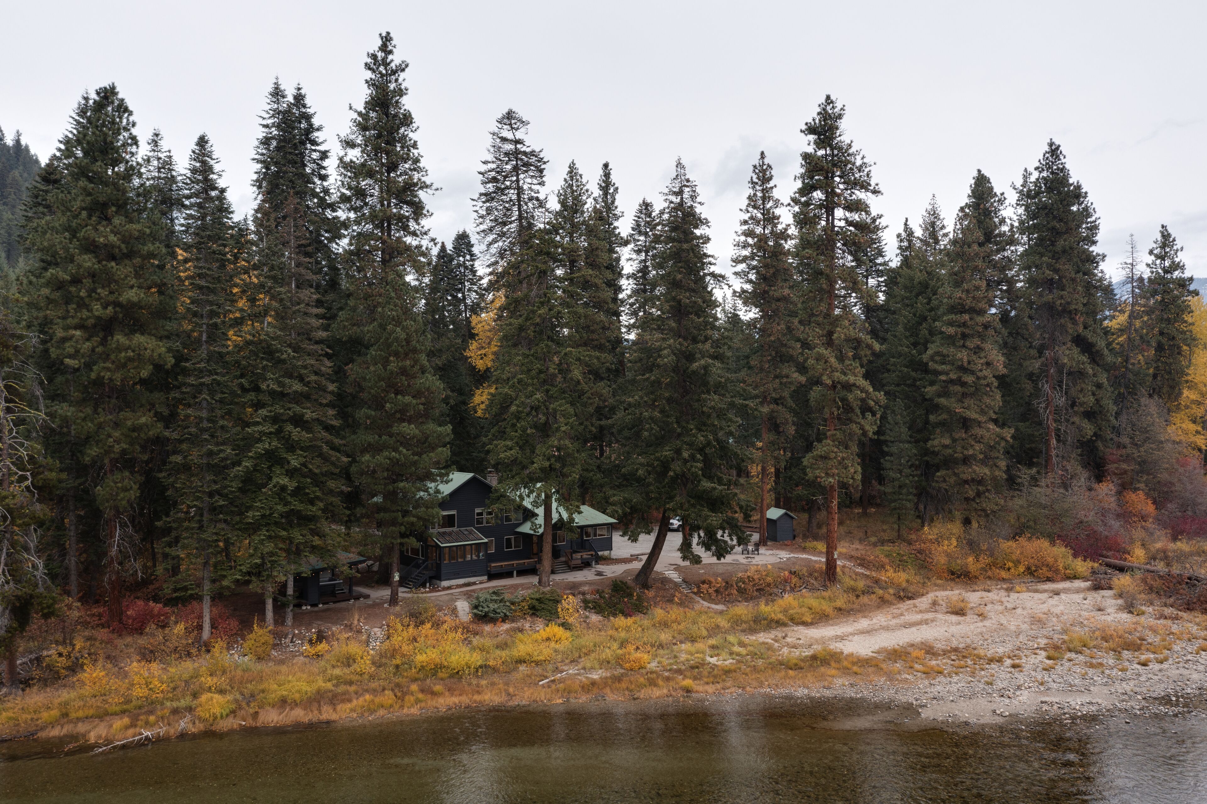 Big Family Cabin on the River's Edge