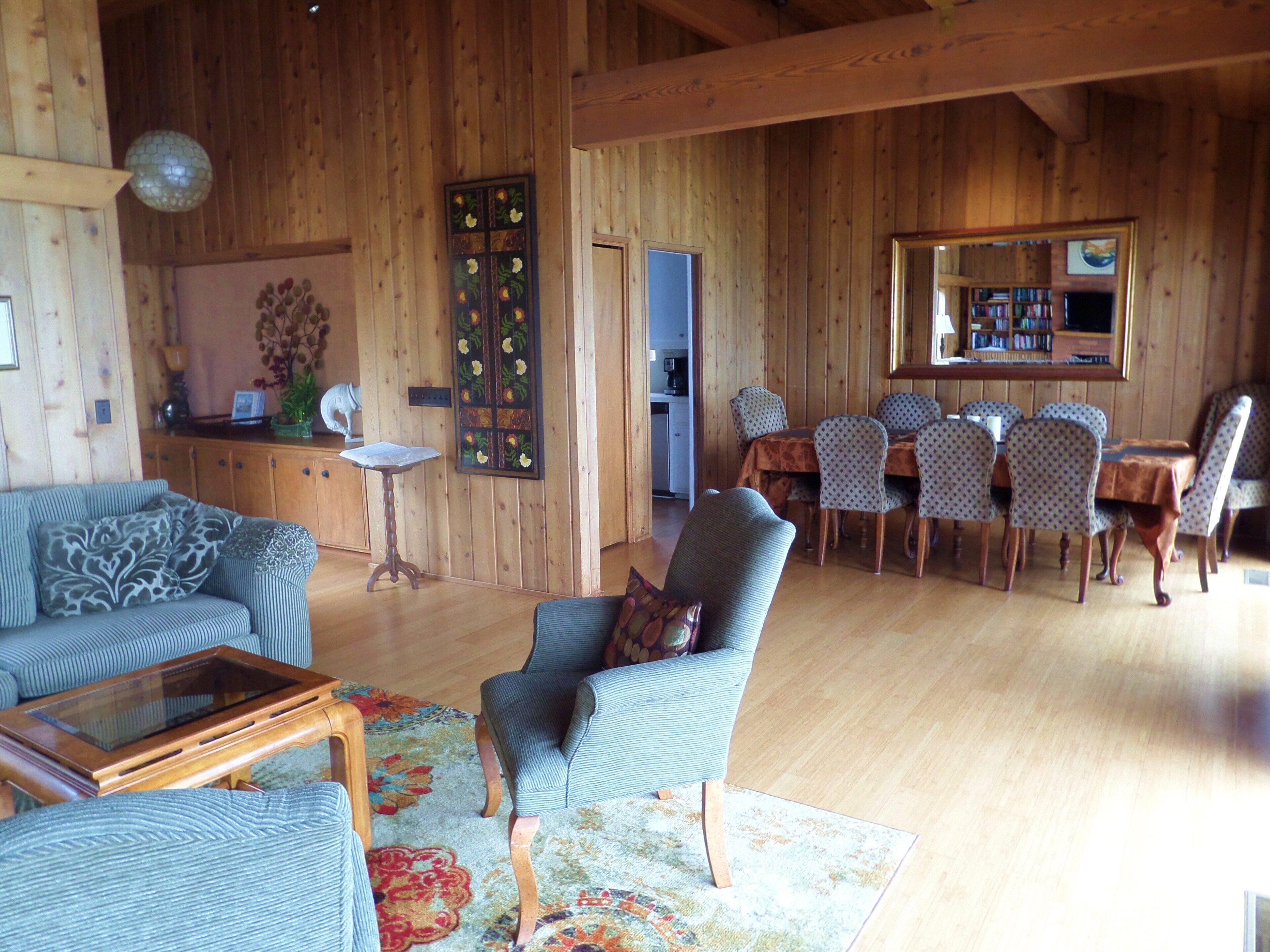 Beautiful Oceanfront Home, Gorgeous Views, jacuzzi, Deck and Patio! Best Value!