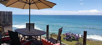 Accueil Oceanfront Belle, vues magnifiques, jacuzzi, terrasse et patio! Meilleure valeur!