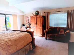 3 bedrooms, desk, iron/ironing board, travel cot - Beautiful Oceanfront Home, Gorgeous Views, Deck and Patio! Best Value! (Encinitas)
