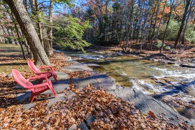 Streamside Cottage Half Mile to Town of Woodstock
