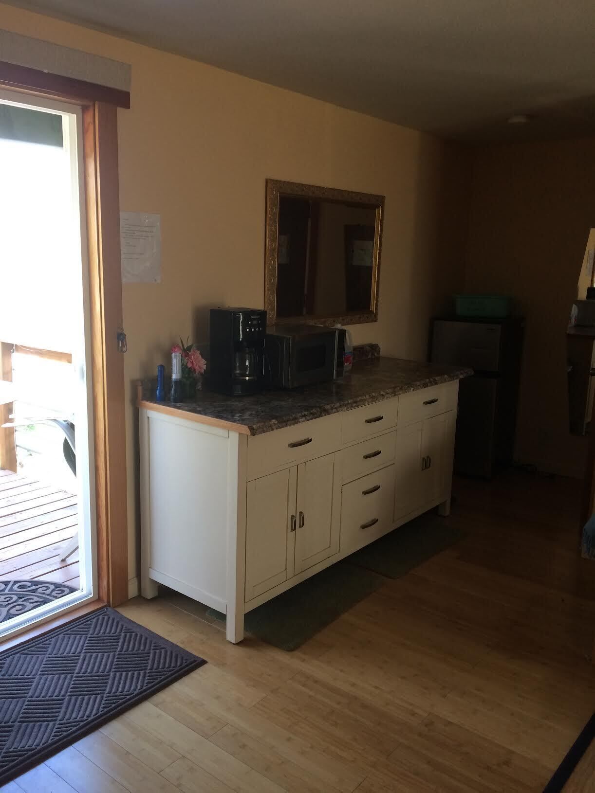 Country Setting, five minute drive to Ashland close to Emigrant Lake