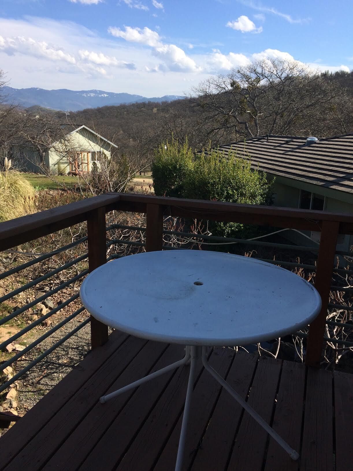 Country Setting, five minute drive to Ashland close to Emigrant Lake