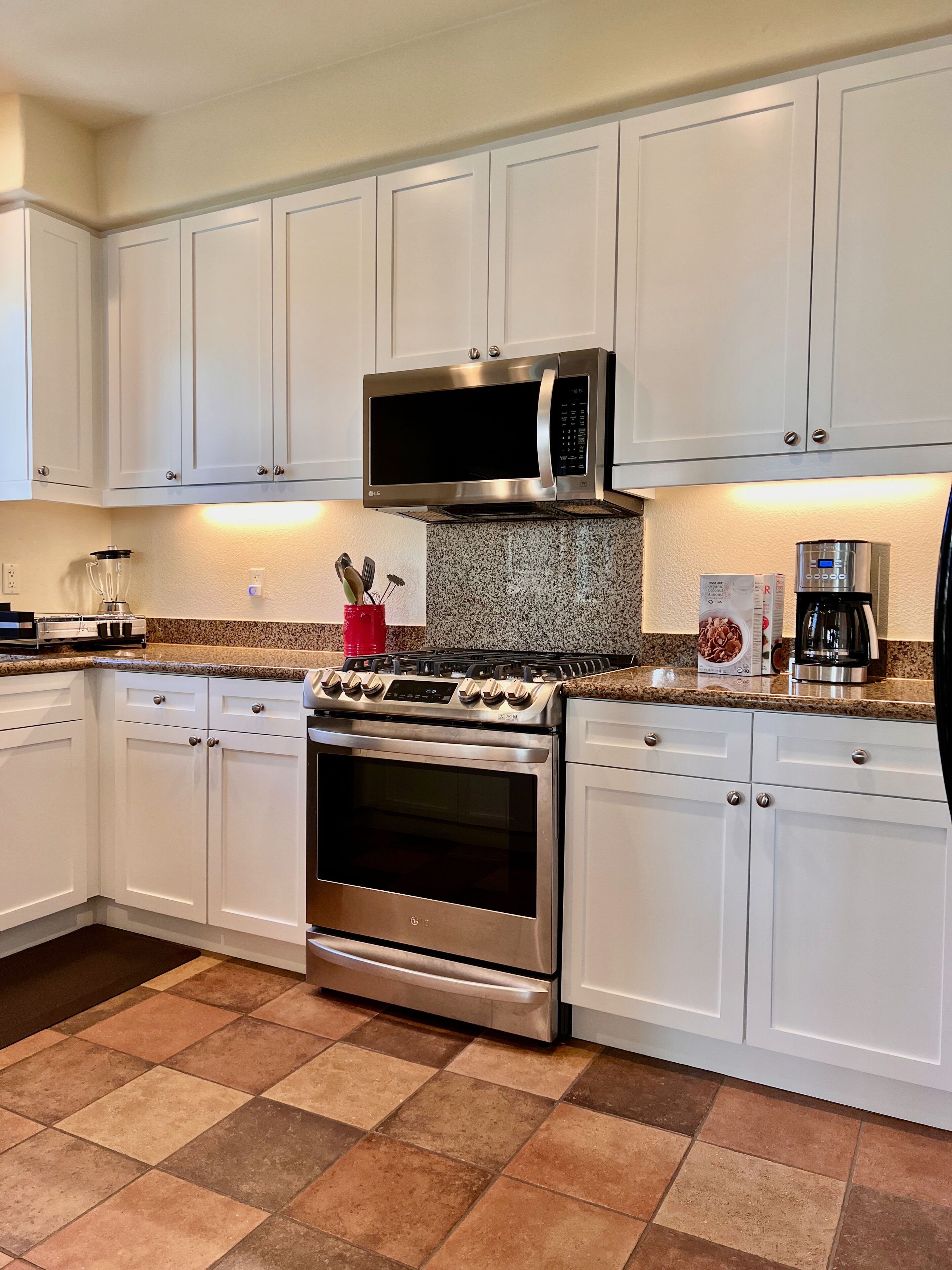 FABULOUS WEATHER! AMAZING 1st FLOOR VILLA & LOCATION WITH VIEWS & LAWN #064429 