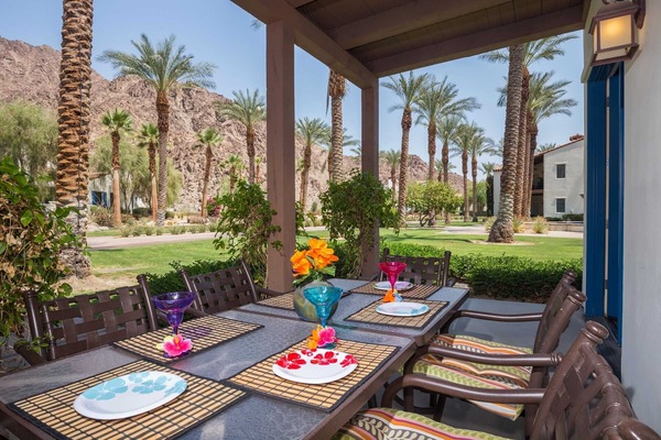 ENJOY ENCHANTING OUTDOOR DINING WITH VIEWS OF THE MOUNTAINS, LAWNS & FOUNTAIN!