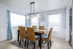 Dining - Wake up to Sound of Waves, Ocean's Gem, 40% off high season rates for a limited time! (Galveston)