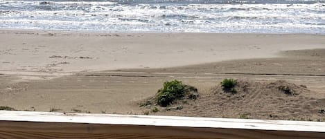 På stranden