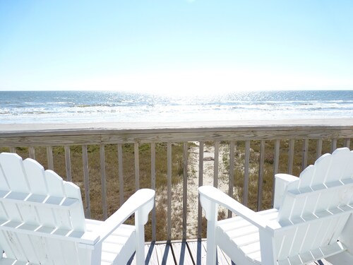 Wake up to Sound of Waves, Ocean's Gem, Beachfront Beauty