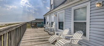 Beach Front! Wake up to Sound of Waves, Ocean's Gem, Dog Friendly.