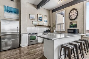 Fridge, microwave, oven, stovetop - Mountain View Blue Mountain (Blue Mountains)