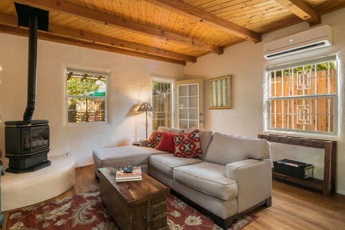 Beautiful southwest casita in walking distance to historic Nob Hill on Route 66.
