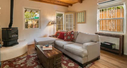 Beautiful southwest casita in walking distance to historic Nob Hill on Route 66.