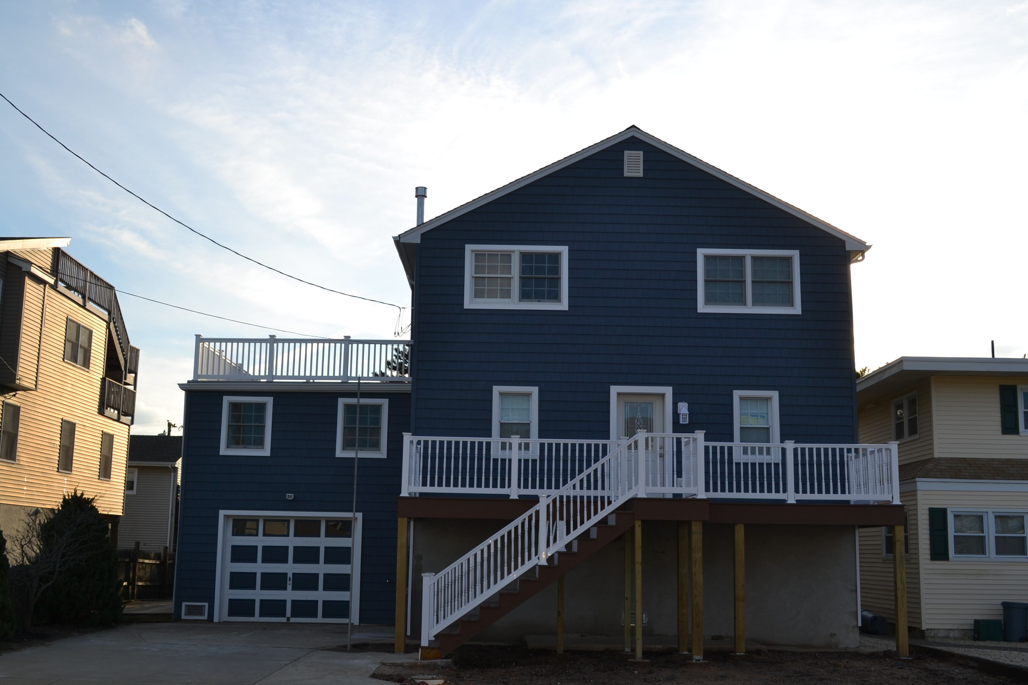 Bright, Cheery, Clean Four Bedroom House at Beach - Completely Renovated
